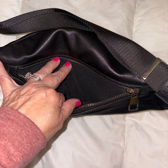 Large belt bag, fanny pack, wild world, black with heavy silver tone hardware - Picture 3 of 11